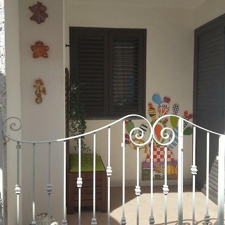 Monovano Di Schiso جيارديني ناكسوس المظهر الخارجي الصورة