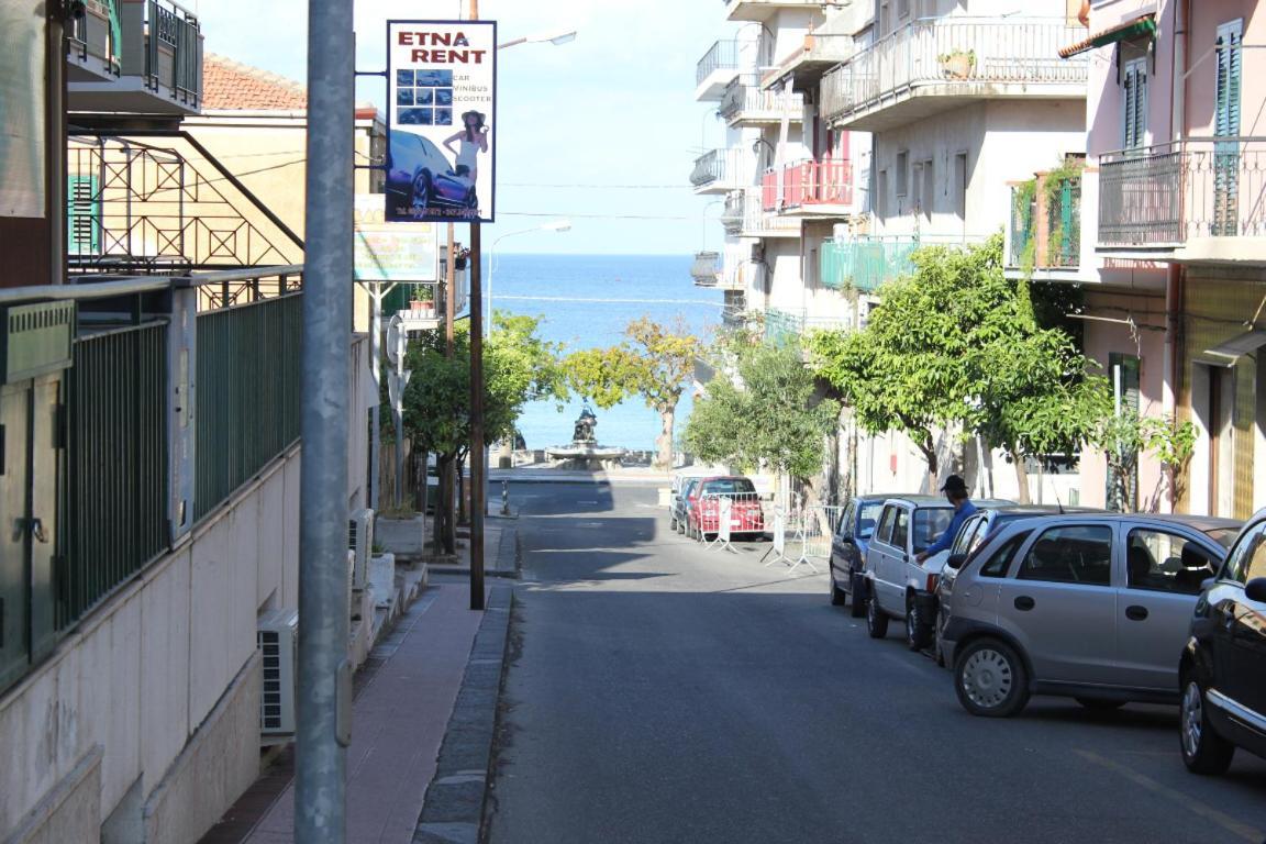 Monovano Di Schiso جيارديني ناكسوس المظهر الخارجي الصورة